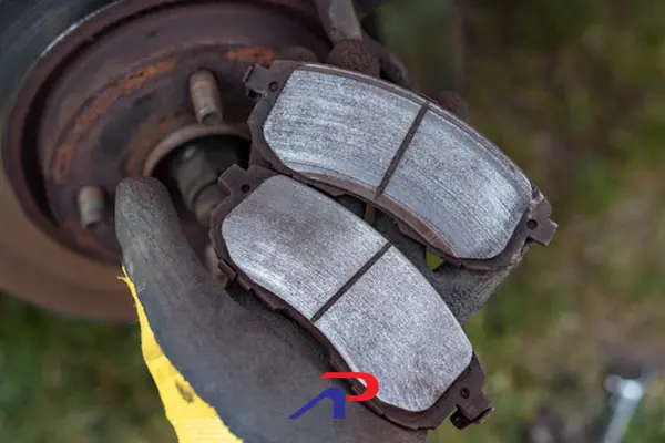 بررسی لنت ترمز با چشم