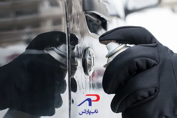 استفاده از مواد ضدیخ برای باز شدن قفل مرکزی خودرو در زمستان 